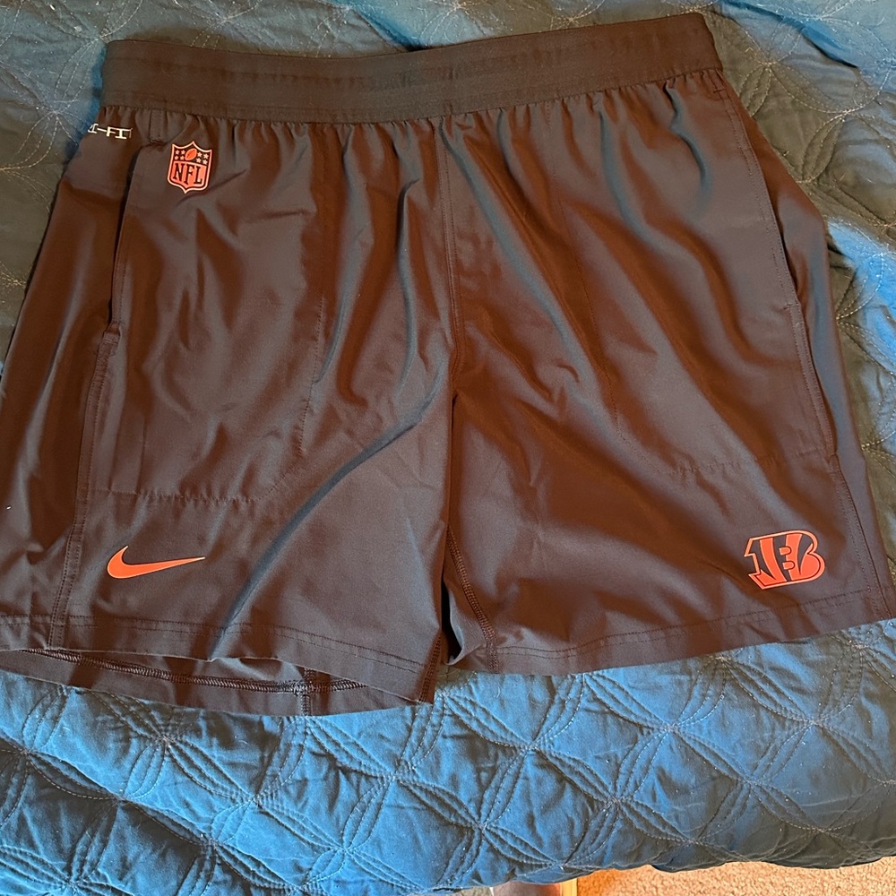 Nike Cincinnati Bengals on-field Men's Black Shorts XL